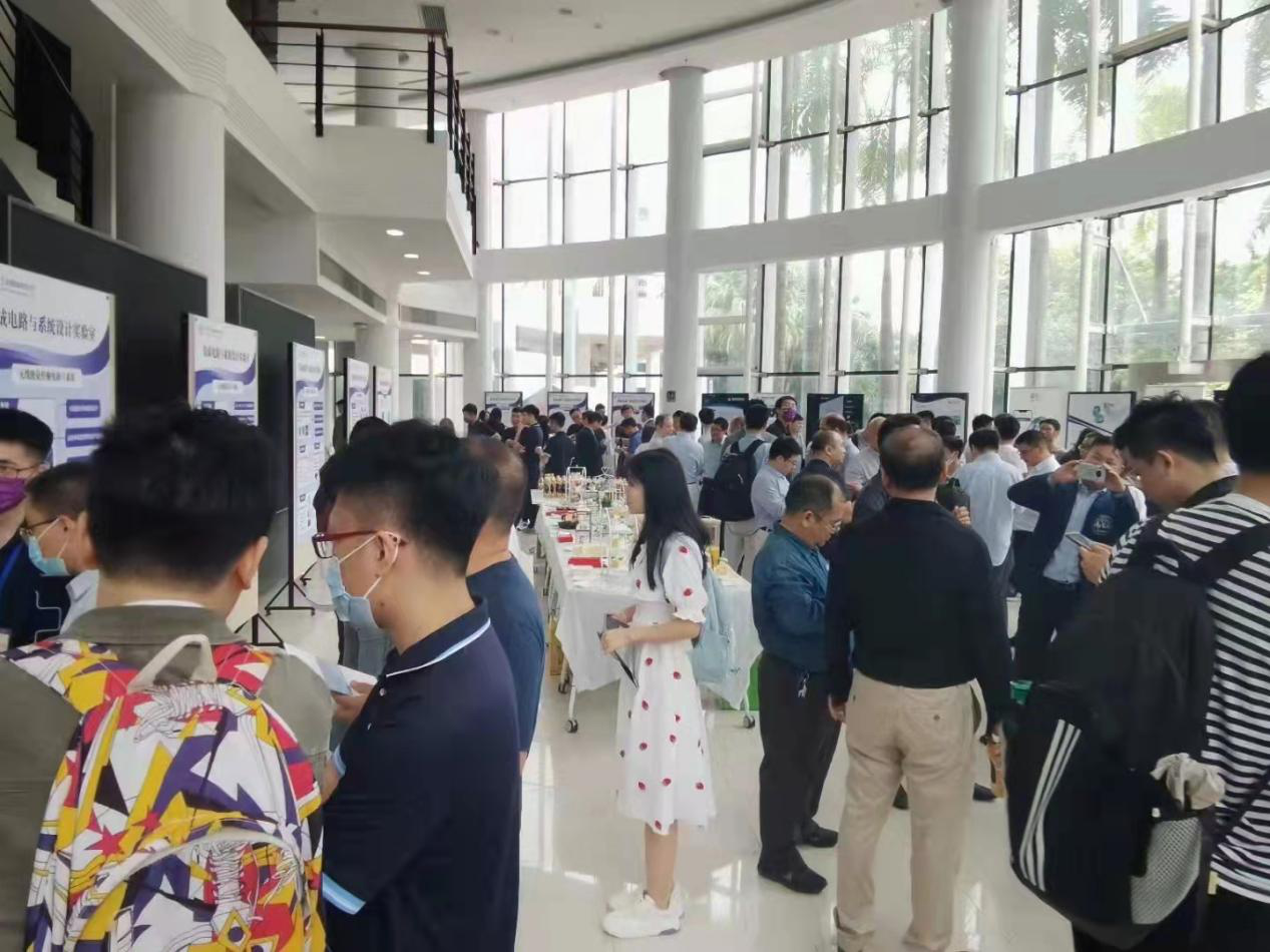 茶歇討論現(xiàn)場(chǎng)